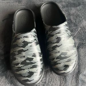 Oofos Clog. EUC!